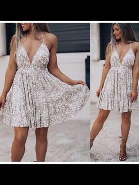 Southern Alternative Ryan Halter Floral A-Line Mini Dress Beige Small